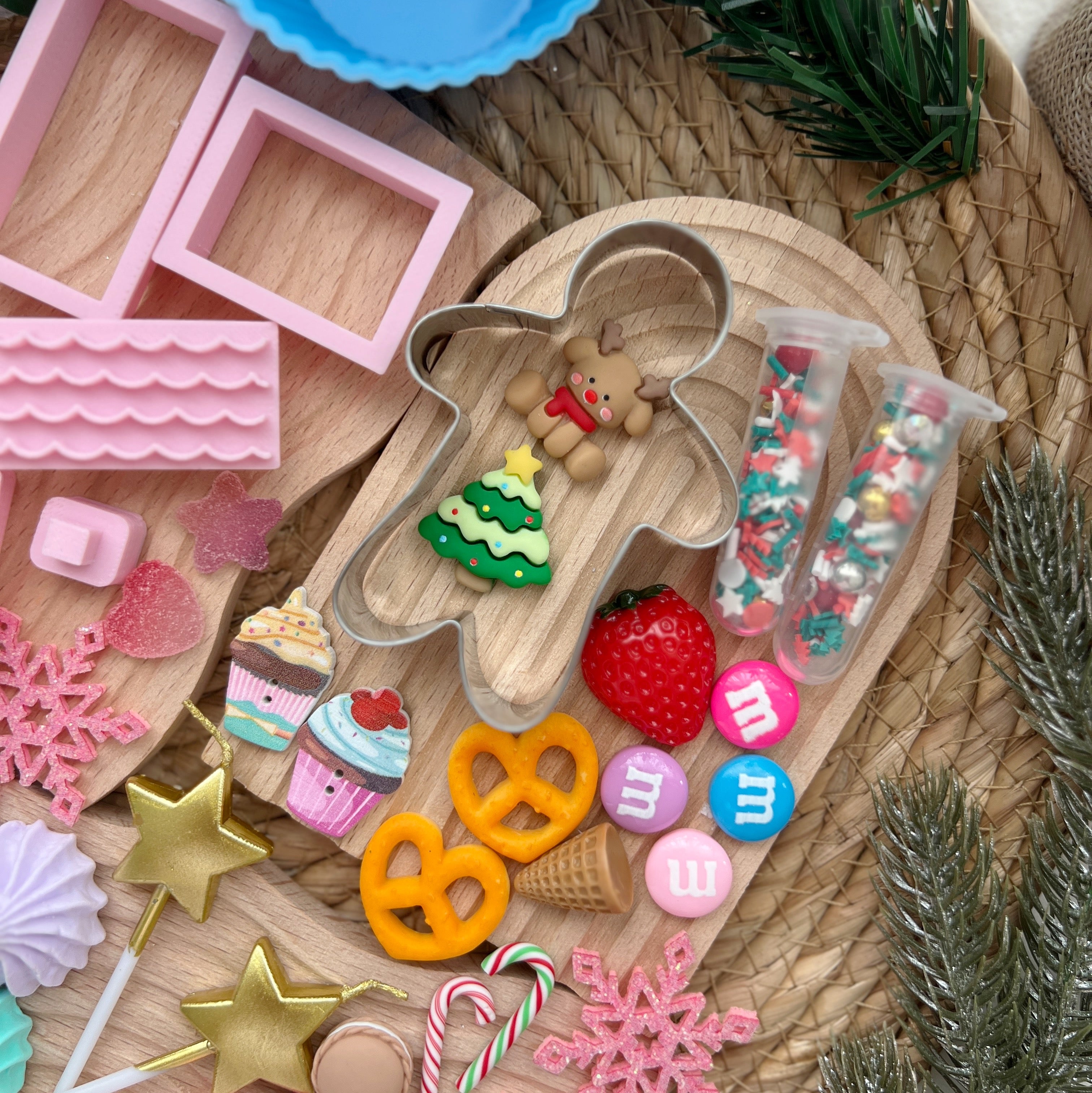 Festive Gingerbread Christmas Deluxe Play Dough Kit