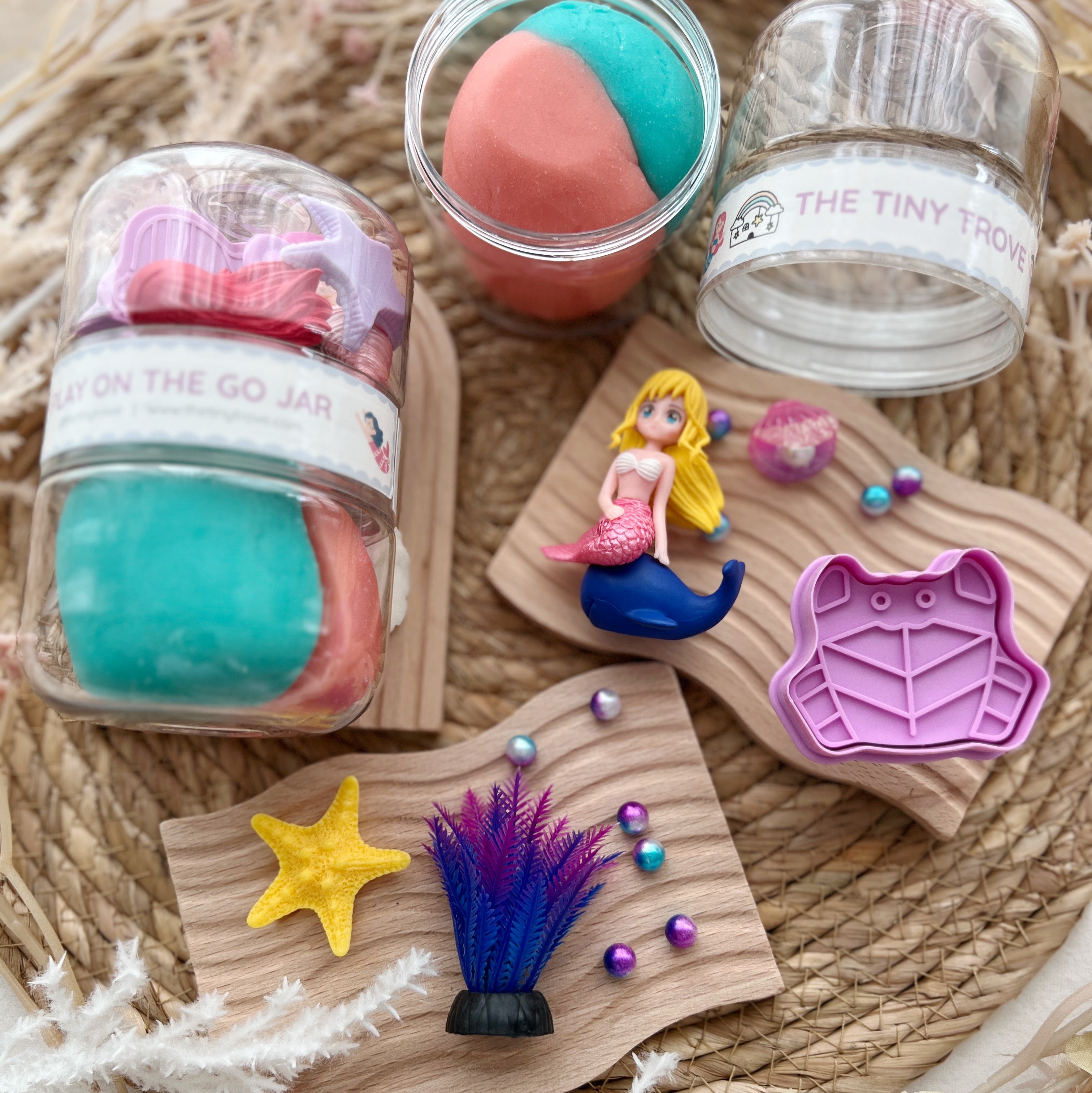 Mermaid Treasures Play on the Go Jar (Play Dough)