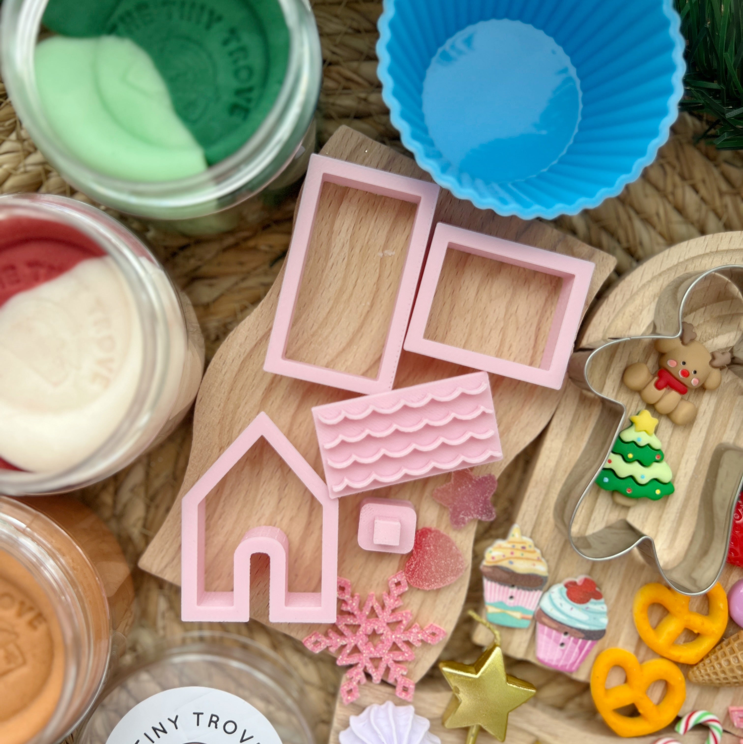 Festive Gingerbread Christmas Deluxe Play Dough Kit