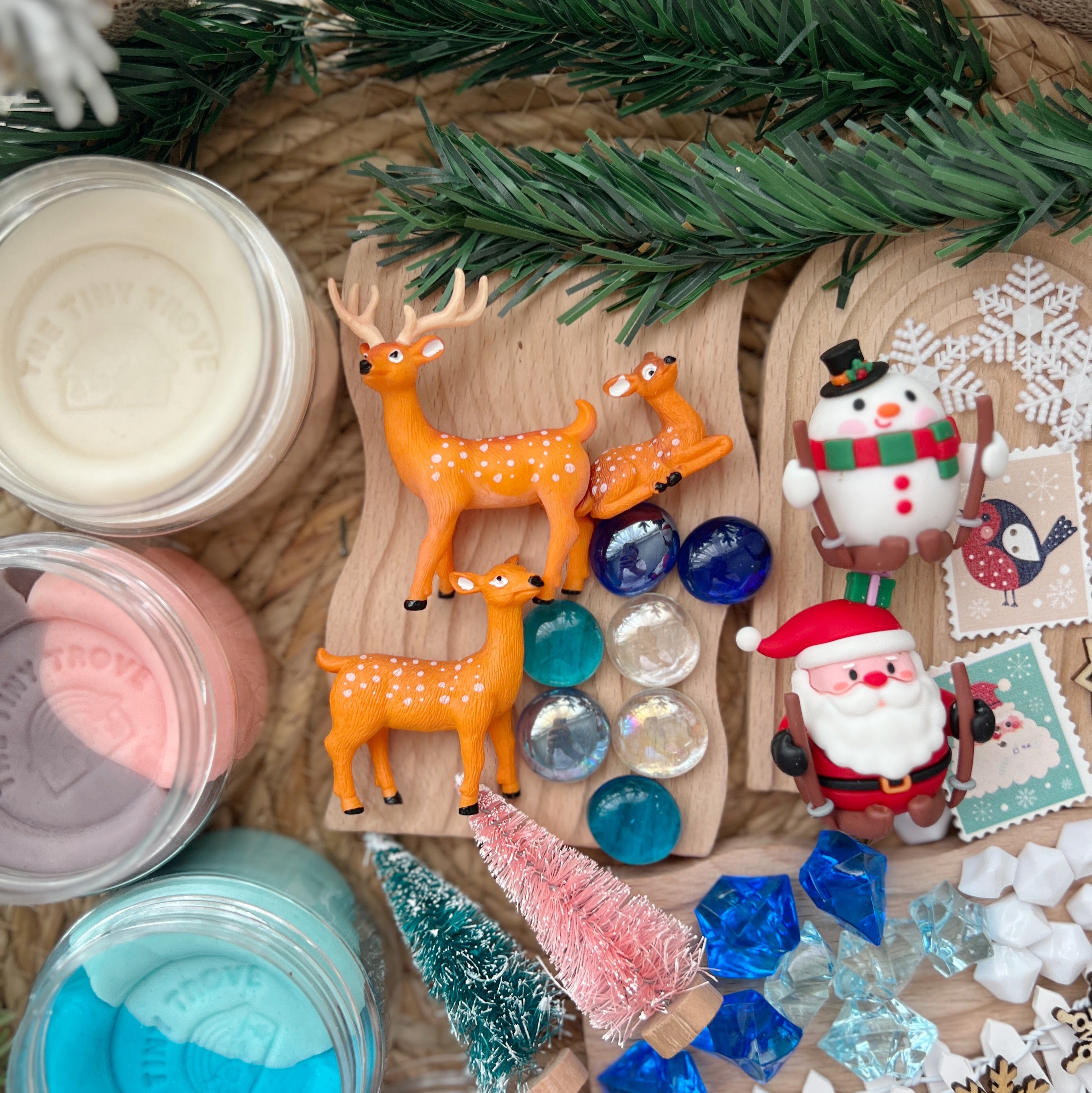 Snowy Winter Playtime Deluxe Play Dough Kit